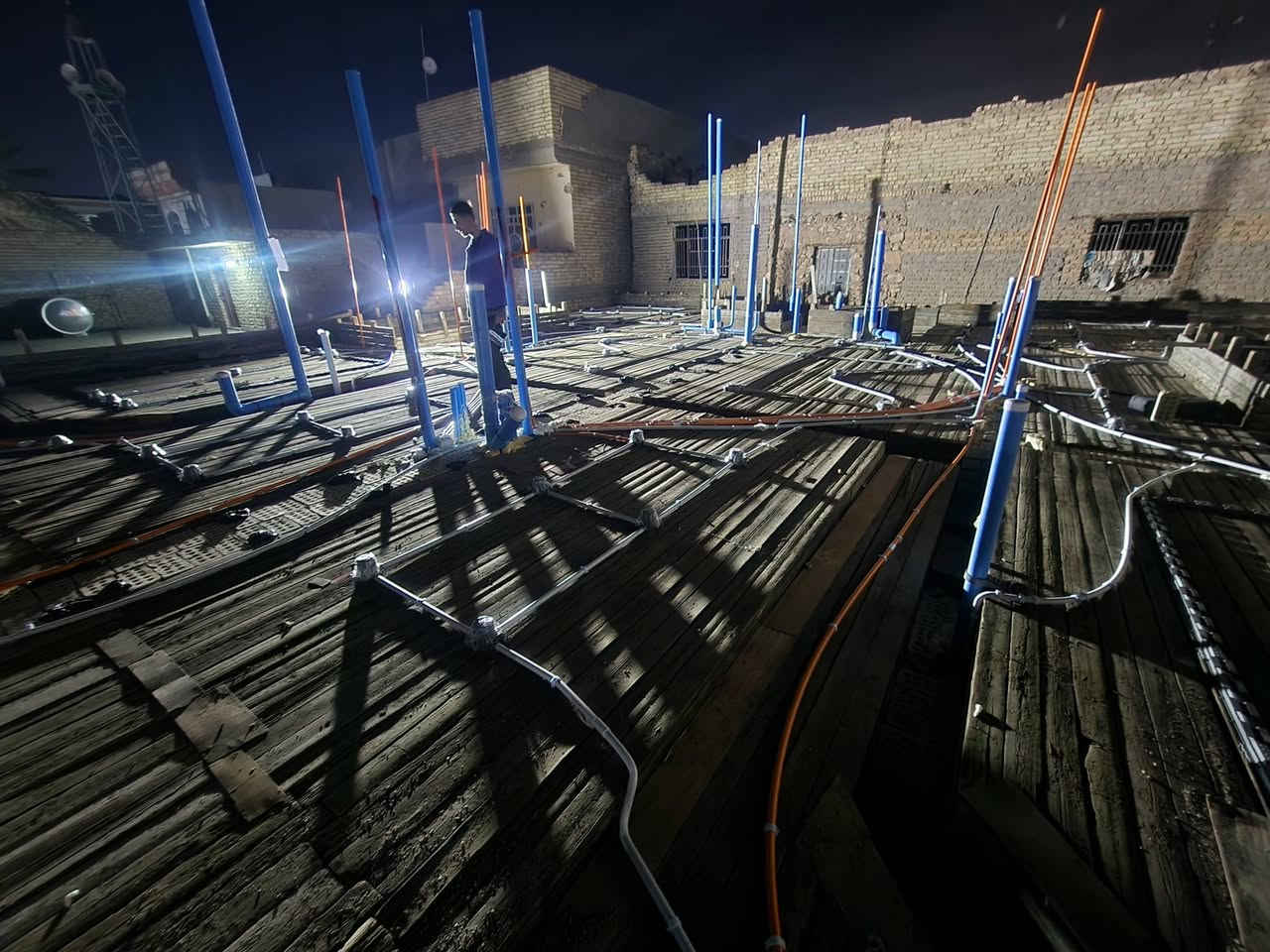 تم بعونه تعالى اختتام نشر سقف طابق ارضي لمشتملات عدد 2 في مدينة الفلوجة حي المعتصم و لساعات متأخرة من الليل
نسأل الله التوفيق والسداد
بوري اوزن الجديد özen plus البرتقالي للخطوط الرئيسية و الستلايت و الكاميرات بالإضافة إلى بوري جبكو الاردني لخطوط الشبكة الكهربائية الفرعية 
المهندس زياد العاني للتأسيسات الكهربائية *********** و ***********  #ضمان_و_امان
