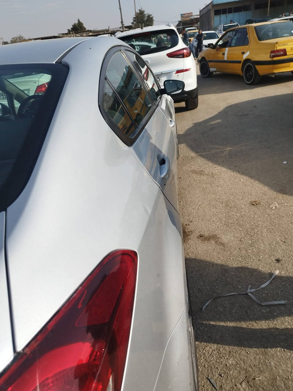 كيا فورتي موديل 2017 بيها بارد بين الباب السائق والعبري بسيط السعر 120
رقم ***********
