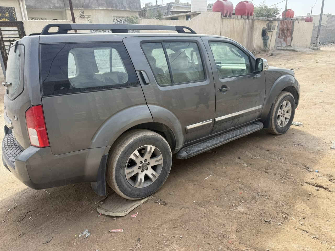 السلام عليكم نيسان بافندر 2009خليجي فول مواصفات لخير مكفوله من ضربه ولصبغ ماعده لدعاميه بيه رشه تخم تاير تبريد شغال بسمي مشروع وطني مكينه بيه ضعف سعر 100وبيه مجال مكاني الزبير دوانم المكصب  ***********
