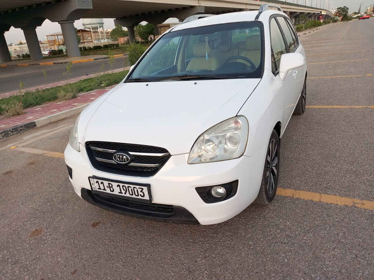 كيا كارنز ٢٠١٢ (بيع فقط)
رقم بغداد الدولي تحويل مباشر 
سيارة نضيفة
كشن كهربائي
مري شفط 
تبريد لمس 
تحكم سترين جهتين 
7 راكب 
تخم تاير جديد 
بيها قطع صبغ ٣ (بدون ضرر، وتبديل، ودواخل، )
كير ومحرك (كفالة)
مكينة 2000

مكان السيارة: كربلاء 
السعر:(115)وبيه مجال  📮
للتواصل: ***********
