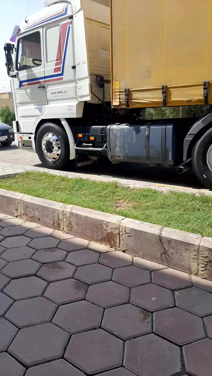 سياره سكانيا جادر 143 حجم 500 بم كهرباءشاصي 10ملم مكينه سوده رقم انكليزي الااتصال على رقم ***********
