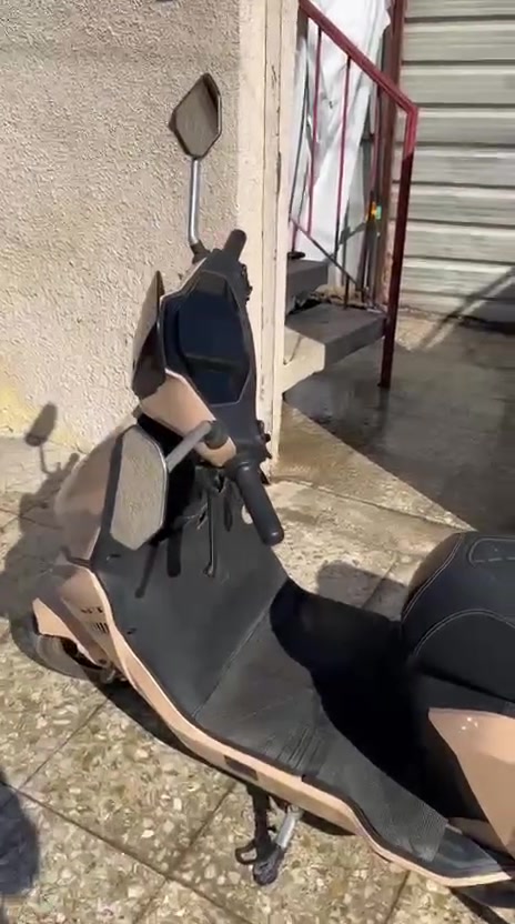 دراجه موديل ٢٠٢٥ ٦ بطاريات جل البطاريات جددد استعمال ٩ اشهر فقط يعني كلشي مابيهن و٧٢ فولت و٣٢ امبير بيها اضويه من كل مكان اشارات يمنه يسرى سويج وكارت بيها نضام رجوع
دراجه سريعه اقصى سرعه الها ٨٥حقيقي مو كلاوات تريد تجي تاخذ بيها تراي بس ٨٥ سريعه يراد اوديك عل شارع المطار ودراجه فول الفول بس ارد ابيعها لان عندي سياره وين اوديها وتشحن سريع والشاحنه مالتها بيها نضام انو اذا تشحن هيه تقفل من وحدها مو تحترك لو هاي يعني تاخذها  ترتاح وثكيله دراجه وضخمه اريدها ب٦٥٠ بيها مجال بسيط جدا لان دراجه كلش راقيه طب عل ذكاء الاصطناعي وشوفها  
*********** مكاني عامريه بغداد
دراجه موديل ٢٠٢٥ ٦ بطاريات جل البطاريات جددد استعمال ٩ اشهر فقط يعني كلشي مابيهن و٧٢ فولت و٣٢ امبير بيها اضويه من كل مكان اشارات يمنه يسرى سويج وكارت بيها نضام رجوع
