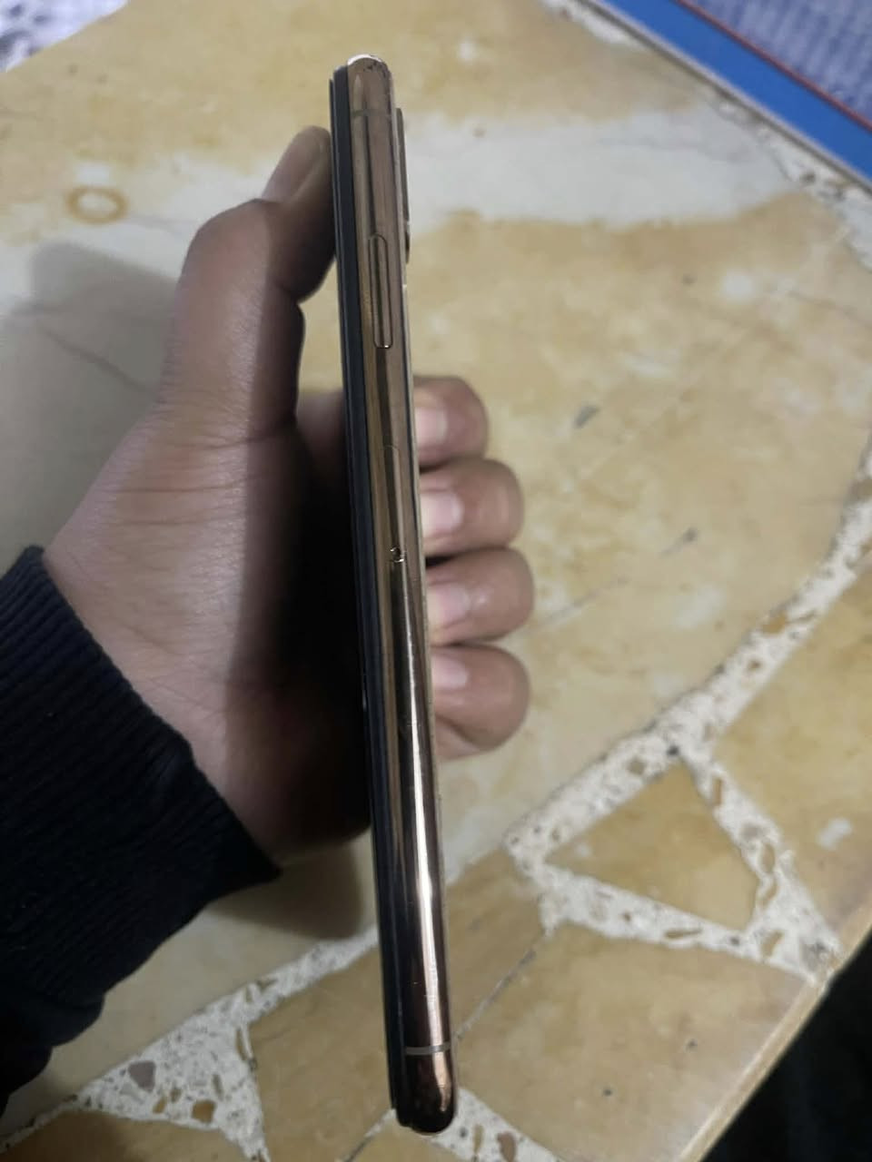 للبيع تلفون XS MAXمبدل شاشه ذاكرة 64 بي فطور بالضهر مثل ما موضح بالصورة مابي شخط غير الضهر التلفون شغال كلشي مابي صوت عالي شحن سريع اللمس كلش زين ميشكل وسريع السعر 200 
العنوان : بغداد حي العامل 
للمراسله واتساب :***********
