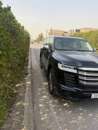 لاندكروز VX • ٢٠٢٤ • ماشيه ٣٩٠٠٠