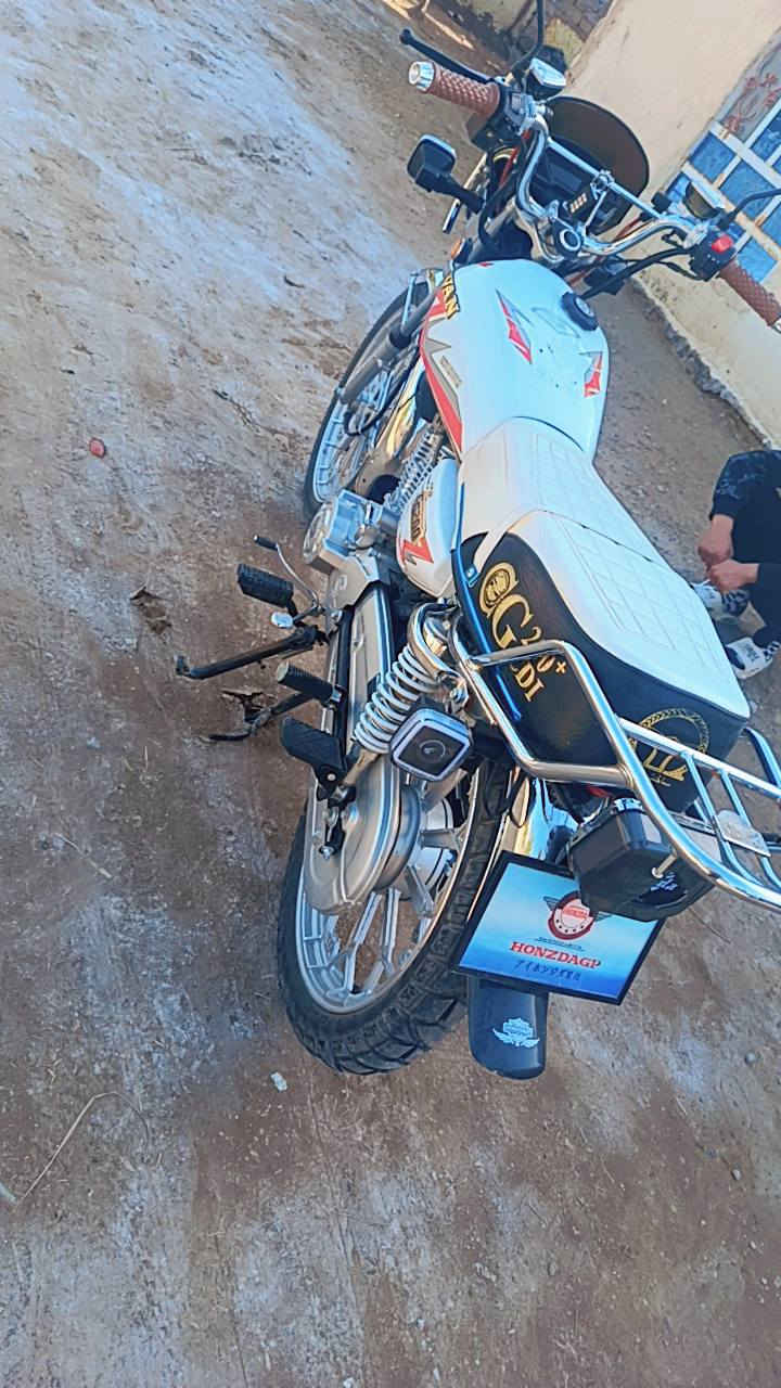 السلام عليكم
سافان 25للبيع
دراجه كامله مكمله
اوراق 
السعر. 825. بيهه مجال قليل
***********
