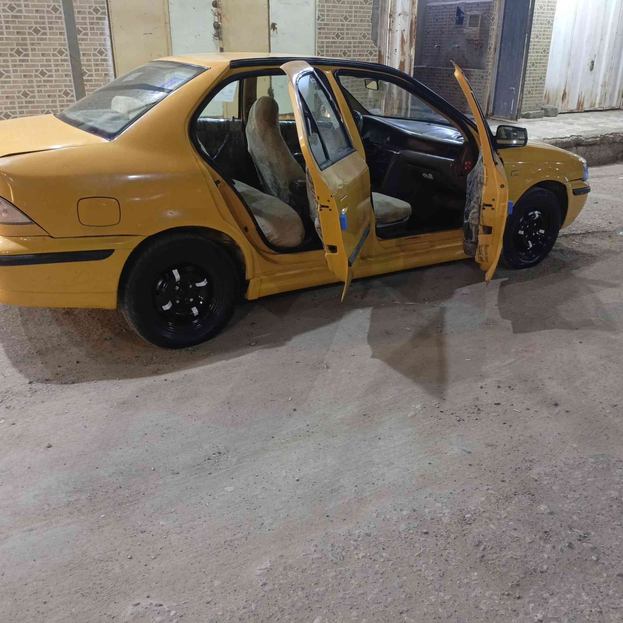 سلام عليكم سياره للبيع سمند مديل 2017 مكينه وكير مكفولات مكفوله من الضربه والتبديل  والصبغ سياره حلوه عله وضع شركه كهربائي كلها شغاله تبريد ثلج حداده جديده تخم تاير تراي وين ما يعجبك سياره حلوه كلش جاهز من كلشي تحويل اليمته مايعجبك سعر 33مكاني العماره ميسان هذا رقمي ‏‪***********‬‏
