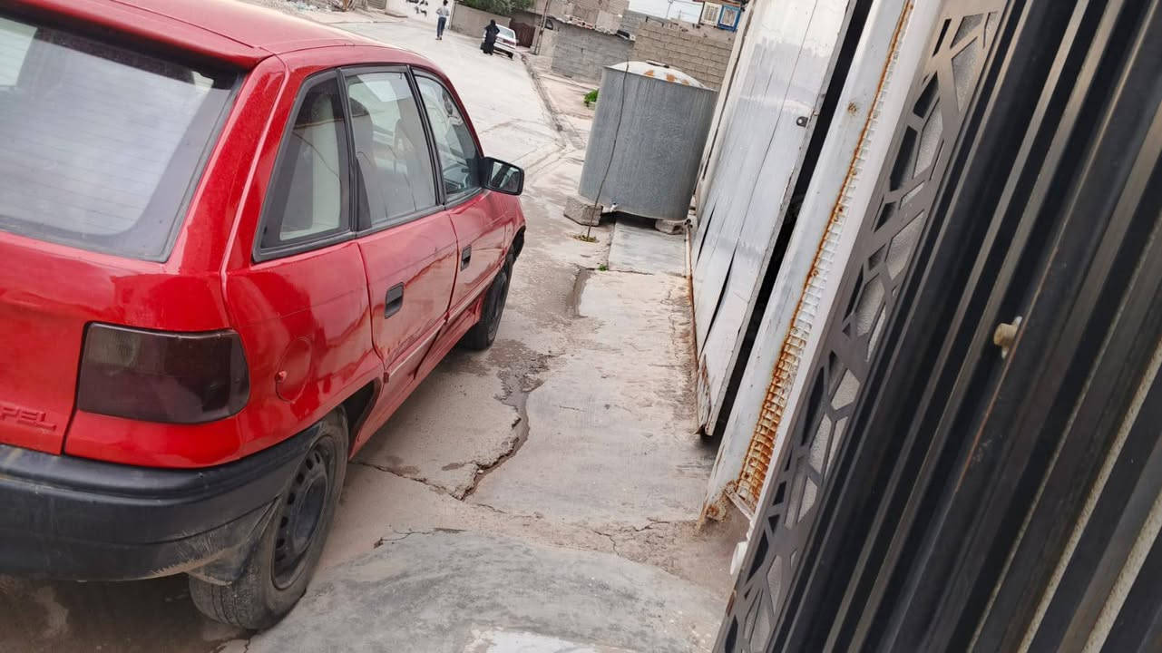 السلام عليكم سياره اوبل استرا رقم بغداد محرك 16 سياره نظيفه بمعنى الكلمه ما شاء الله سياره جدام العين والسياره معروضه ب 25 ورقه وراعيها الشرعي موجودبديالى بس ما اندله ابو الوكاله  موجود تصير السياره بها وكاله ذا انت وشطارتك ذا لكيت راعيها تقدر تحولها سياره من لصبح ***********
