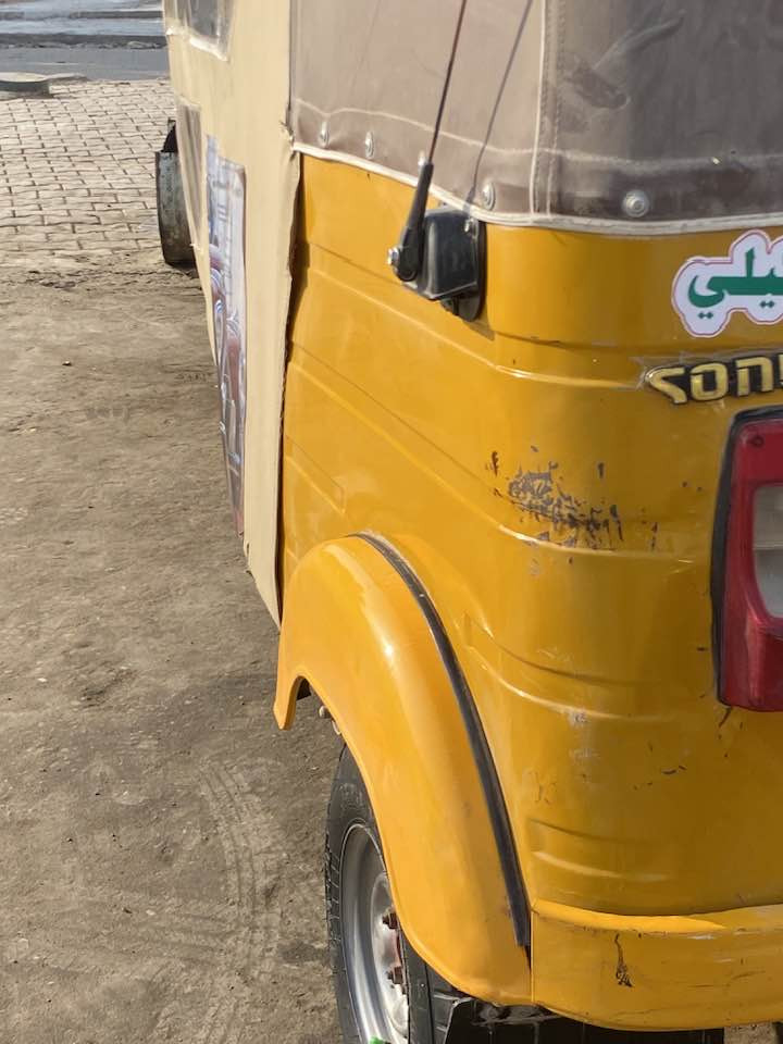 السلام عليكم اخواني تكتك للبيع موديل ٢٠٢٠ 
كفاله عامه من عدة الغد .. مكينه واكسن مكفوله 
السعر بـ٧ مليون  وبيه مجال المكان الحسينيه الراشديه 
الرقم ***********
