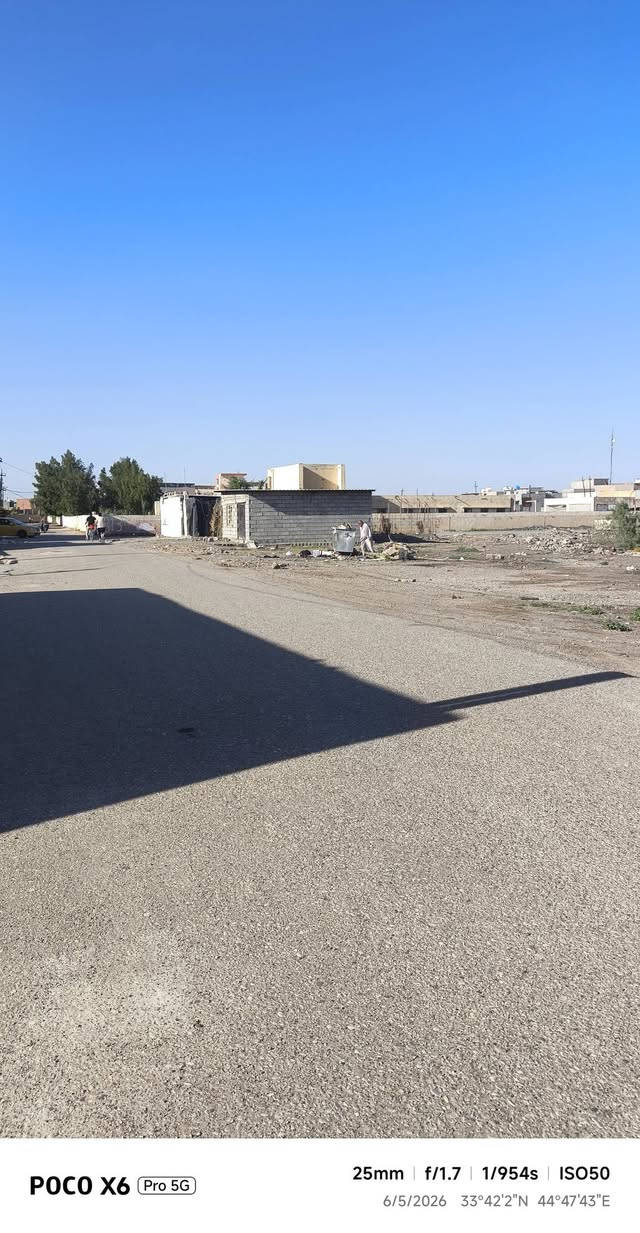 السلام عليكم يوجد بيت طابو ملك في كنعان دور مندلي المساحه 225 متر مع فضله ركن الموقع بين مدرسه ابن فرناس ومدرسه عمر ابن عبد العزيز والاغراس مقابل الساحه ملعب الاجيال للاتصال عله الرقم ***********
