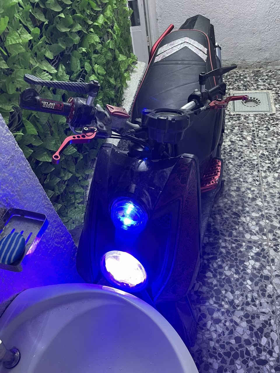 دراجه جبلي للبيع دراجه تخبل شلعه ومعدل دراجه شغاله بيهه زنون ابيض سعره 850 وبيهه مجال حك جيه رقم ***********
