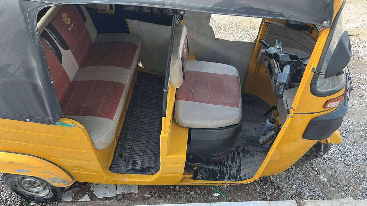 سلام عليكم تكتك 19 شهر لدعش محسوبه عل عشرين نضافه فول تكتك خير من الله كبل للشارع لسعر سته وربع رقم ديالى ***********
