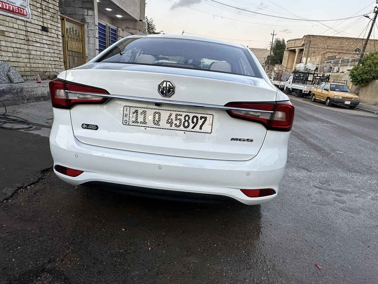 السلام عليكم MG 5 فول عدا الفتحه موديل 2024 ماشيه 34 الف السياره كلش نضيفه بس بيها بارد بلقماره بسيط وبيها شويه صبغ بلبنيد موجوده الصور السعر 90 وبيها مجال بيع مستعجل للاستفسار *********** مكان السياره بغداد
