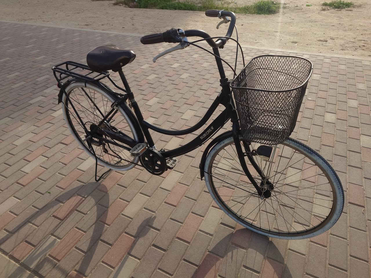 السلام عليكم
بايسكل حجم 27 فريم عالي حجم كبير
نضافة جدا عالية مال بالة ياباني اصلي
ختومات على جميع القطع
ويل اسود
لايت ثلجي LED حساس
داينمو امامي
كير 6 سرعات
سيباية عريضة
السستم شيمانو sis
البايسكل نضيف ماعتقد تحصل هيج ترتيب ونضافة اقل من 200 الف بلوقت الحالي

السعر 150 الف دينار 
واتساب ***********
