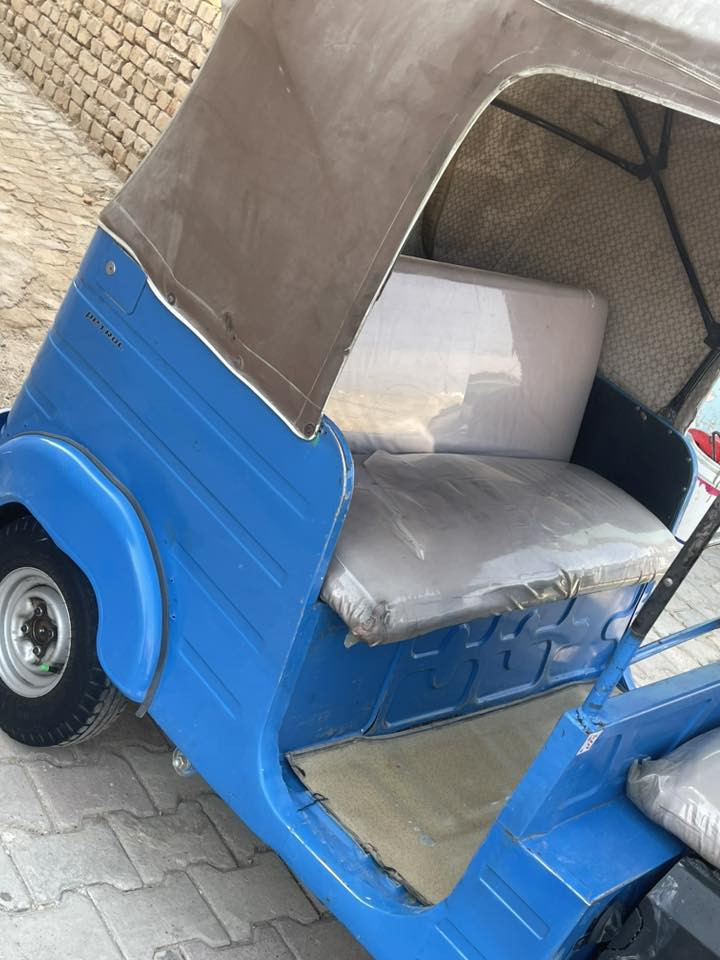 تكتك 2019 نازله بل 20 20 السعر 7 وبيه مجال العنوان بغداد الحسينيه المعامل رقم *********** بس الشراي ينتصل
