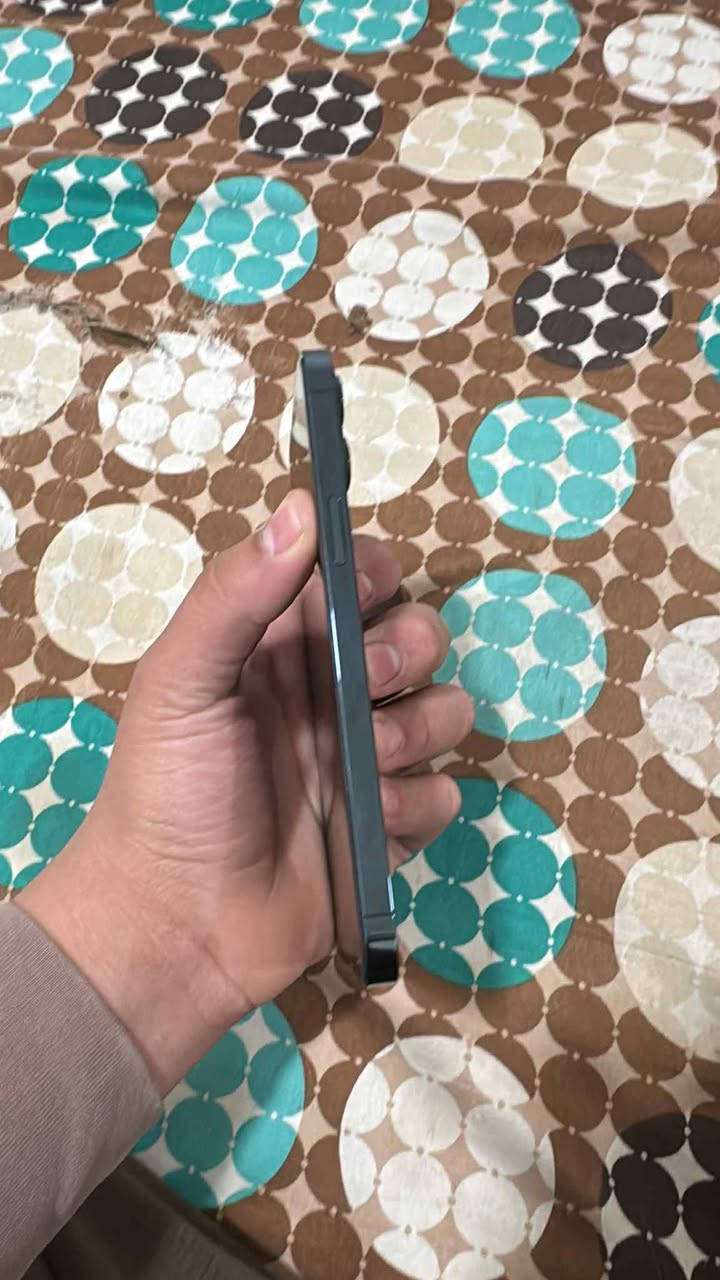 سلام عليكم عندي يفون ١٢ مبدل شاشه صليه من ابل تل فون جديد سعره ٤٢٥ بي ماجال بسيط مكان بغداد لشعب سريداد رقم ***********
