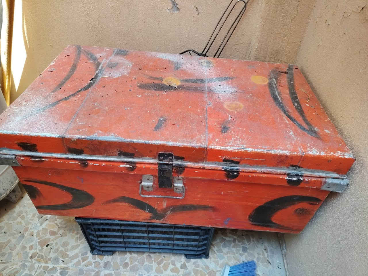 البيع نضاف مابيهم شي الحمر اكبر من الثاني ثنينهم 25 تواصل معه صاحبهم ***********
