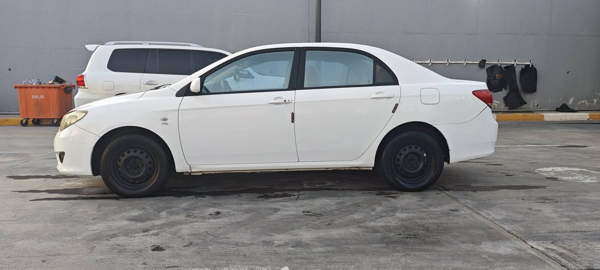 BYD 2015 گێڕ عادی 
سەنەوی بەسەر چوو 
مەکینە تۆزێ هیلاکە دیلکۆ زۆر لێ ئەدا 
هەیکەلی زۆر جوانە یەک تۆز سارد و یەک بست بۆیاخی هەیە 
پێش و پشتی کەپسە دەعمی نیە 
زۆر پاکە سەیارەکە 
تەبریدی زۆر خۆشەو بێ کێشەیە 
***********
*********** السليمانية, العراق
