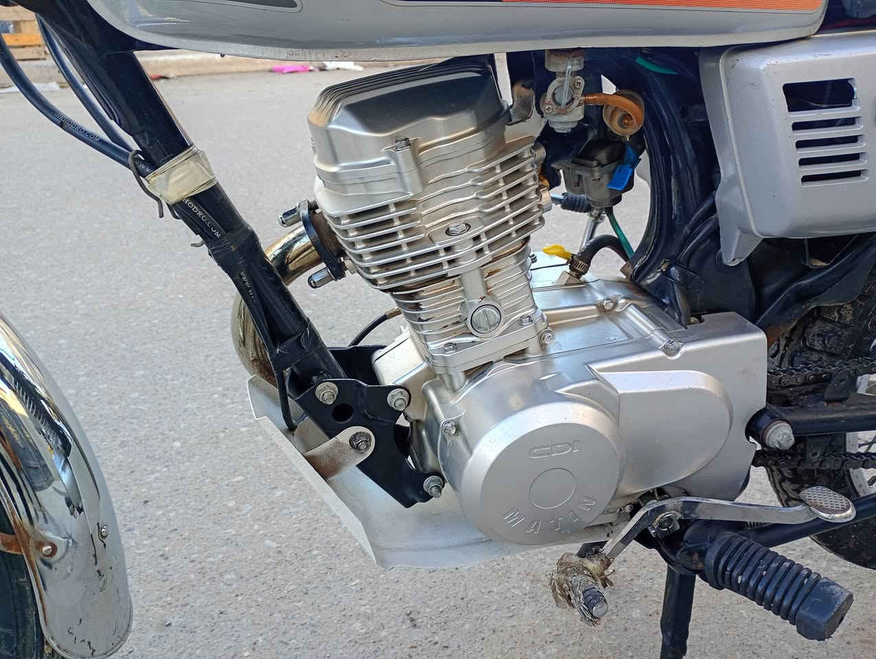 دراجه ايراني لبيع نامه موديل 2022 مكينه مفتوحه مره وحده اوراق تحويل ثاني يوم السعر 900 وبيه مجال مكاني البصره دور الشرطه قرب المعارض*********** دارجه اوراق اصليه
