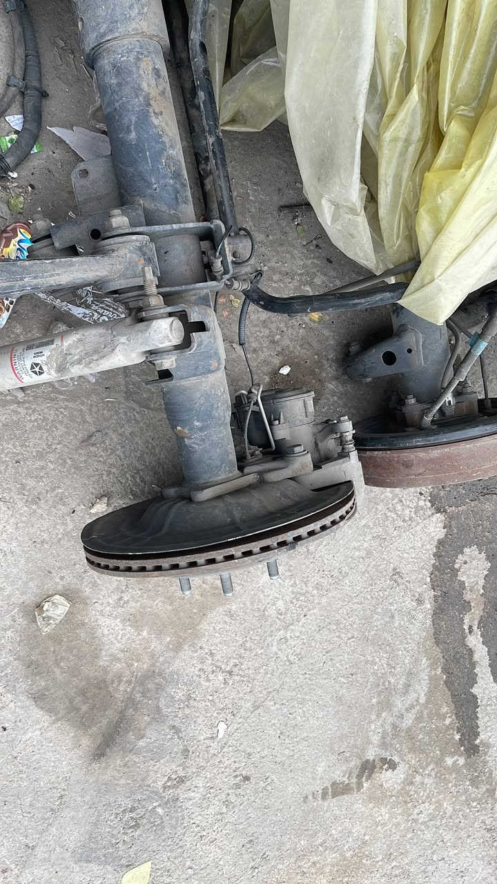 اكسل خلفي رام 6 برغي مع رباطات جديد يرهم من موديل 21 إلى 24 مال كصه شرط الشغل مكان بغداد ***********
