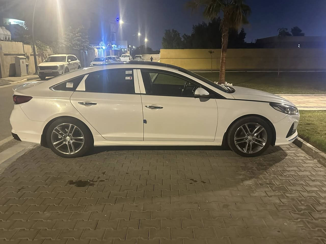 سلام عليكم للبيع سيارة موديل 2018 رقم أربيل سنوية منتهية مكينة 2000 واربع 100 ماشية 113,000 فول مواصفات قطعة واحدة بارد تجامل لغة الأمامي ‫1‏÷1‬ سيارة جاهزة للأخير محافظة البصرة***********￼￼
