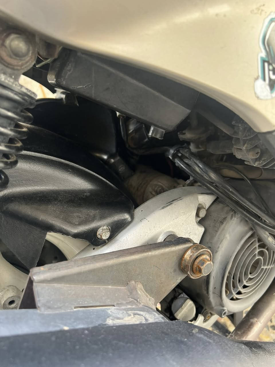 السلام عليكم دراجه سكنس نثيه ١٤٠ الدراجه خير من الله شغاله من الطول للطول تايرات جدد مكينه نضيفه بيها كلج امامي رياضي شلعه ومعدل كفرات نضيفات الدراجه شوفت عينكم السعر ٥٥٠وبيها مجال بسيط مكاني بغداد غزاليه شارع الضغط الرقم *********** متواجد على الواتساب .
