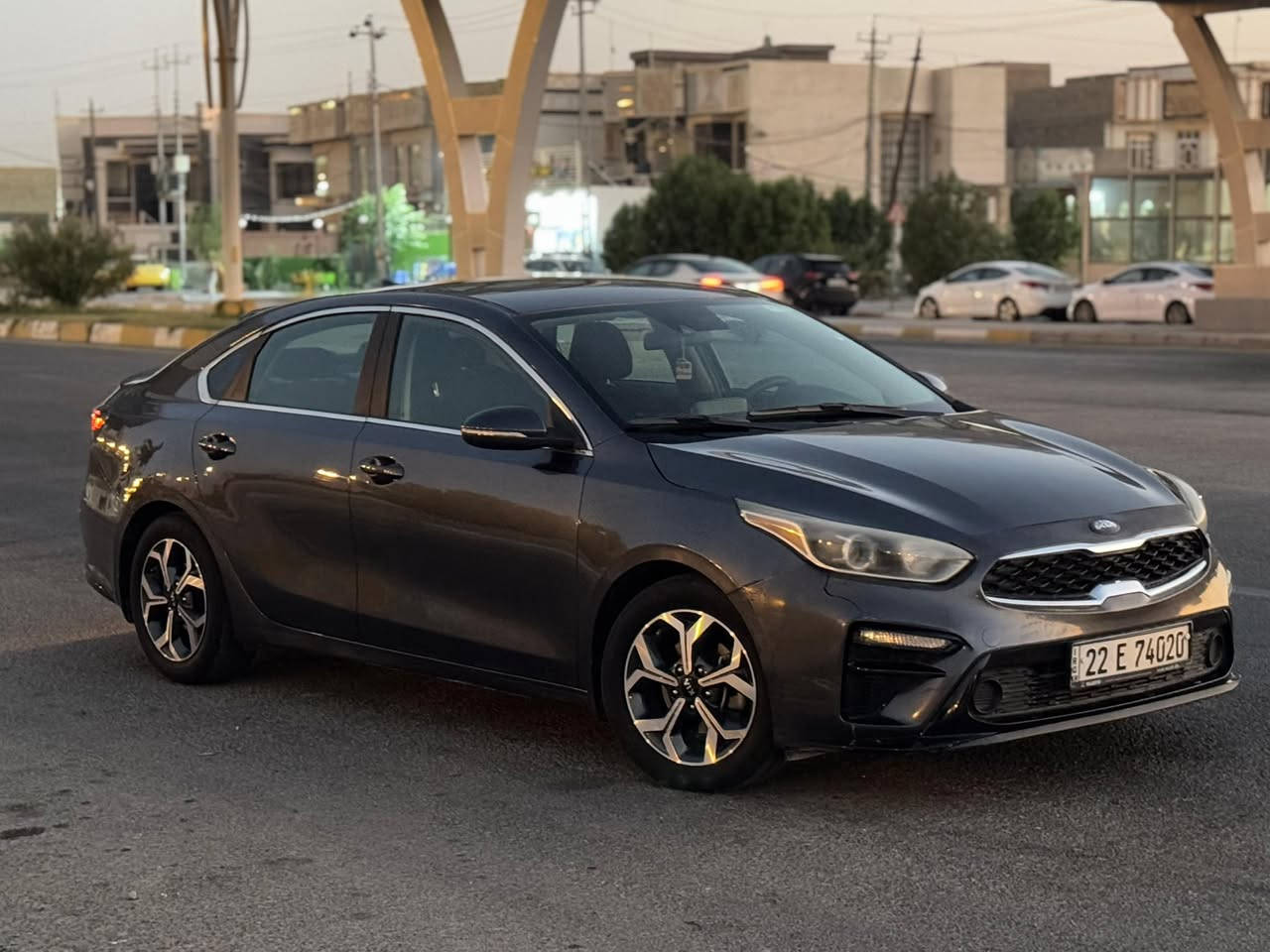 فورتي 2020 لون فيلي
حادث : بنيد مبدل ومصبوغ 
وصار عندي بيها بالعراق باب صبغ وبارد جاملغ خلفي وبارد باب خلف السائق
محرك 2000 دوش 
ماشية ( 115 الف كيلوا ) 
محرك كير كفاله بانزين كله محسن ودهن اصلي 
مواصفات EX  المعروفه 
تحديد مسار - مانع اصدام - شحن واير لس - اشاير بلمري 
تبريد قطعتين - تدفئه كشنات وستيرن - شاشه كار بلي 
بأسمي تحويل  
السعر : 130
متواجد ع الرقم : ***********
