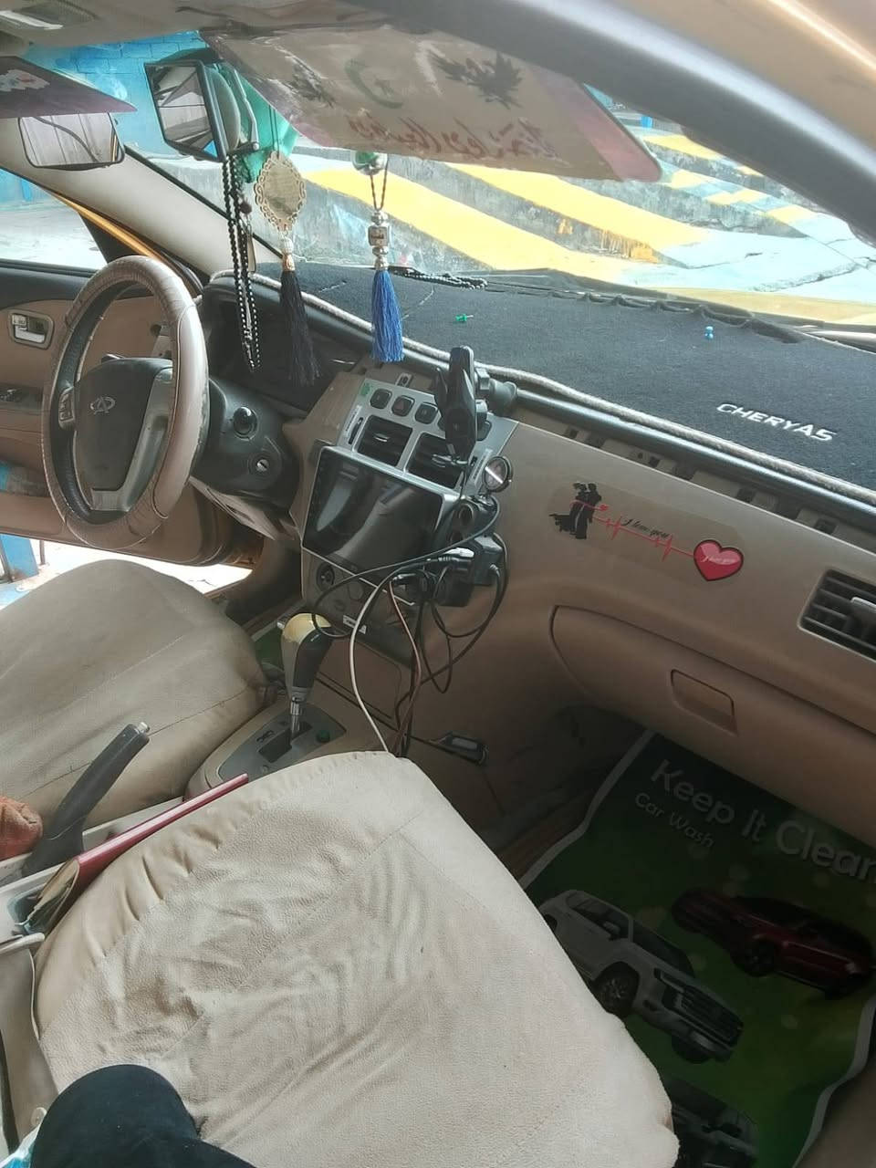 سلام عليكم سياره شيري موديل 11 رقم دولي مصفره من كلشي كير مكينه كامري ابو اجف جدد تخم تاير باتري جديد تحويل ثاني يوم سياره جاهزه تبريد شغال ابيع اسعر 32وبيهه مجال مكاني بغداد زعفرانيه ***********
