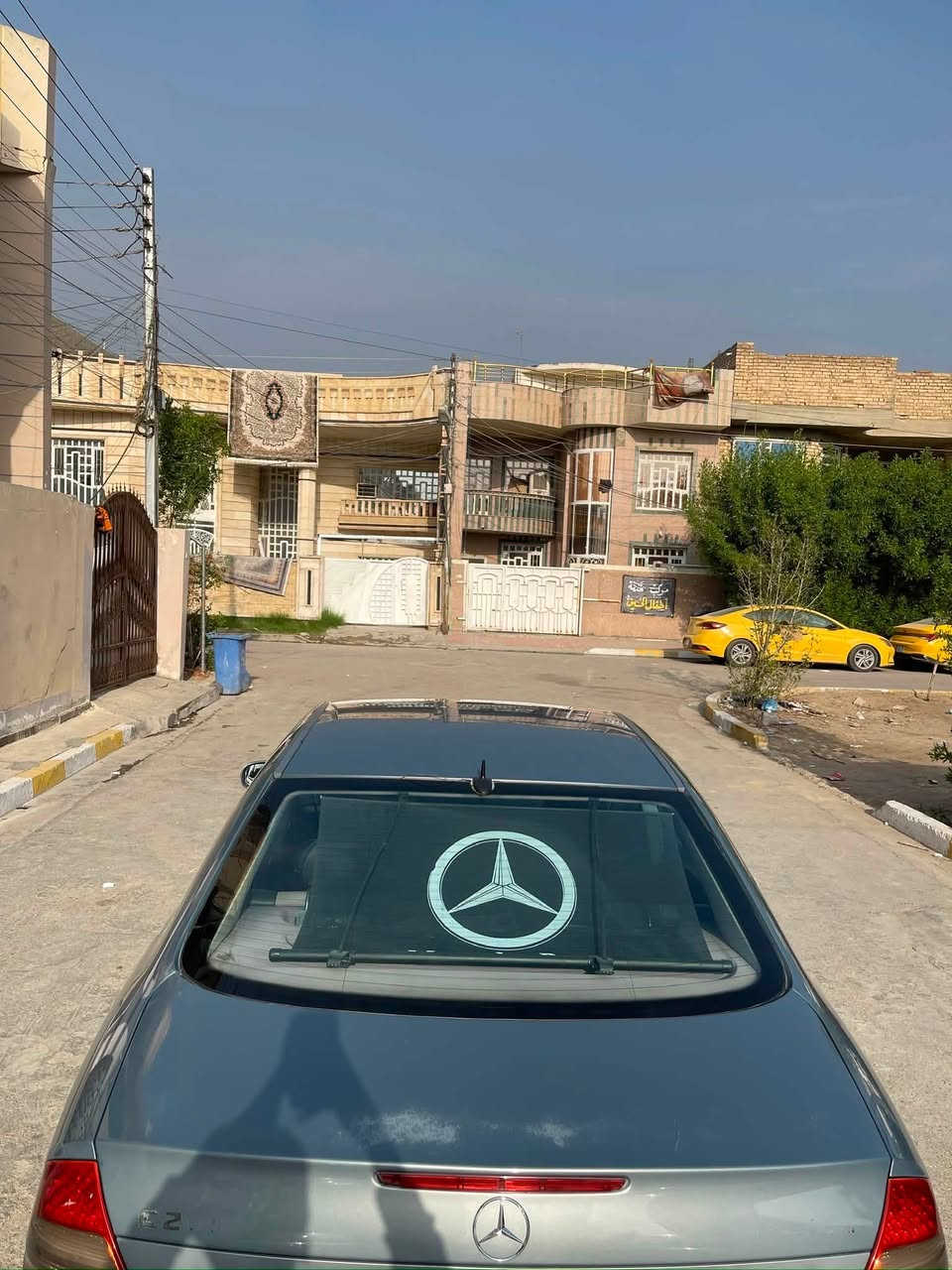 السلام عليكم ... 
مارسيدس 211 ////E200 ///اربعة سلندر 
فئة مميزة بلاد بانزين + منفذ غاز شي مميز 
ضمن الطراز للسيارة يعني من المنشأ 
بيها صبغ بالجاملغ الامامي شبر فقط 
السيارة خير من الله وجاهزة من كلشي 
بأسمي تحويل ثاني يوم  
ونظافه السياره واضحة بالمنشور 
السعر 98$
***********
وبيها مجال ان شاء الله 

العنوان : بغداد
