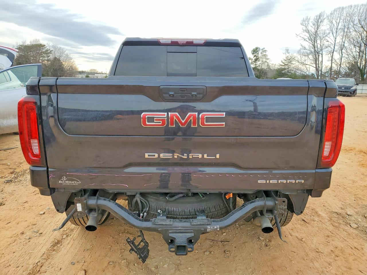 🚨 تنويه مهم
هذه السيارة معروضة في المزاد الأمريكي 🇺🇸
والمزايدة والشراء تتم عن طريق مكتب الباخرة للمزادات 🇮🇶
🔥 تدخل بكتاب الشهداء
───────────────
🚗 نوع السيارة:2024 GMC SIERRA K1500 DENALI
📅 تاريخ المزاد:الاثنين 23-03-2026
💰 السعر: يتحدد داخل المزاد
📊 الممشى:55351 ميل فعلي
🛠️المحرك: 8 سلندر / 6.2 لتر
───────────────

🔥 مجاناً مجاناً مجاناً
📄 تقرير كارفاكس مجاني بدون أي مقابل
───────────────

🚗 سحب السيارة خلال 24 ساعة من وقت التسديد
💸 حسابات مخفّضة وعمولات أقل من السوق
───────────────

🚢 الشحن متوفر من:
🇺🇸 🇨🇦 جميع الولايات الأمريكية والكندية
➡️ شحن مباشر إلى العراق
➡️ العقبة – جبل علي – ميرسين
───────────────

🛃 تخليص كمركي كامل من ميناء أم قصر
🏔️ تخليص كمركي إلى إقليم كردستان
🇯🇴 شحن مباشر إلى عمّان (العقبة)
🇹🇷 شحن إلى ميناء ميرسين – تركيا
───────────────

🏢 فروع الشركة:
📍 الفرع الأول: بغداد – السيدية – الإعلام
📍 الفرع الثاني: الإمارات العربية المتحدة – الشارقة – الصناعية 4
───────────────

👥 مجموعة البيع والشراء:
https://www.facebook.com/share/g/17pXXBgeeU/?mibextid=wwXIfr

───────────────

🎵 TikTok:
https://www.tiktok.com/@al_bakhera?t=8qGOLioZlVE&_r=1

───────────────

📞 للاستفسار والتواصل:
+9647739115599


**إذا كنت صاحب هذا الإعلان وتريد حذفه لأي سبب، رجاءا أرسل رسالة إلى الدعم الفني**