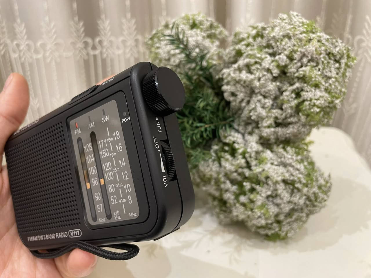 بعد اذن الادمن

راديو من شركة ريتاكس V117 
موجة AM FM SW 
يعمل على بطاريات قلم عدد 2
سحب و نقاء الصوت جدا راقي

للاستفسار و التواصل على الخاص

متوفر توصيل لجميع محافظات العراق


**إذا كنت صاحب هذا الإعلان وتريد حذفه لأي سبب، رجاءا أرسل رسالة إلى الدعم الفني**