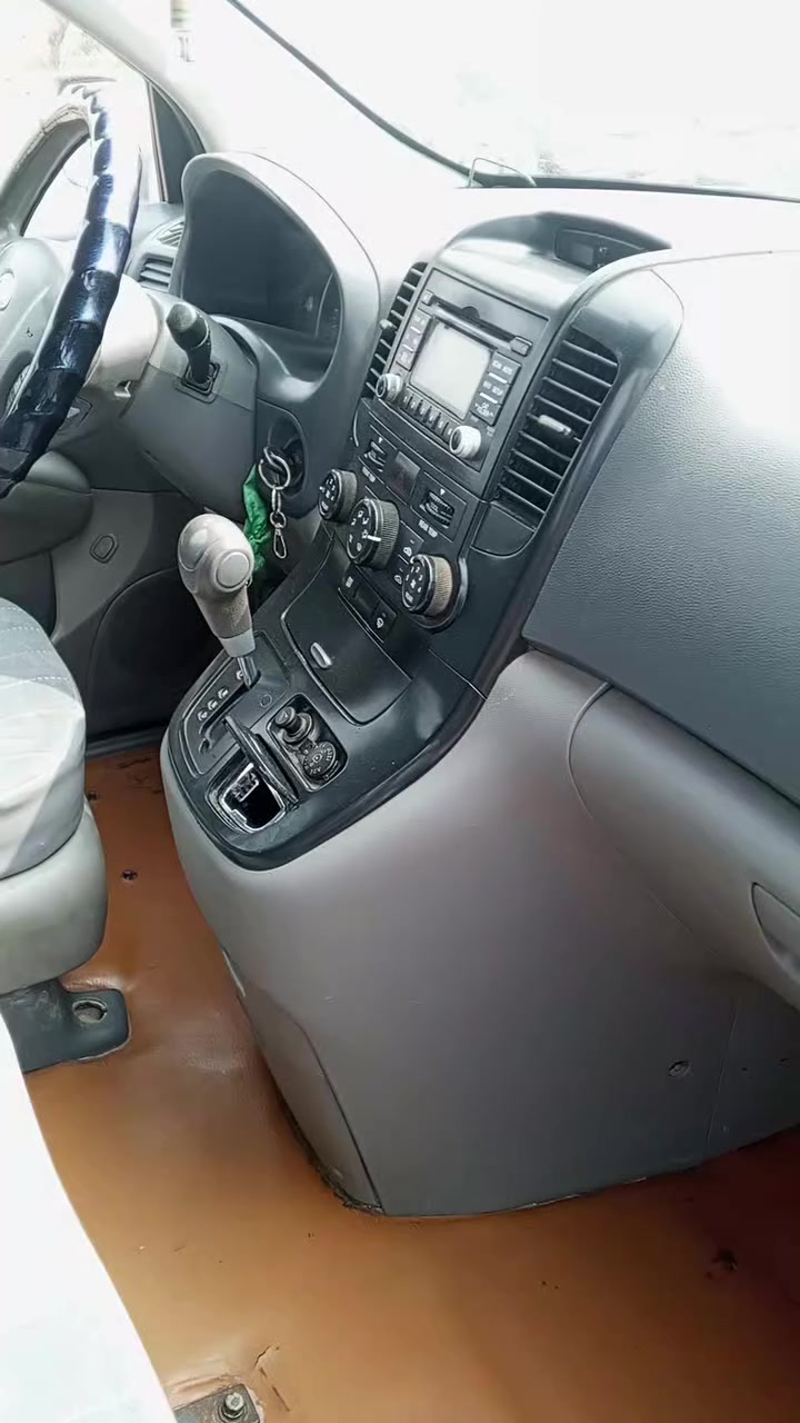 سلام عليكم سيدونه 2012انكليزي  واصط بسمي متجايه ومعمره عوزهه صبغه بس مكفوله من الكص محرك كير حداديه دشمه كله جديد مكاني سماوه رميثه سعر 110 اتصال ***********
