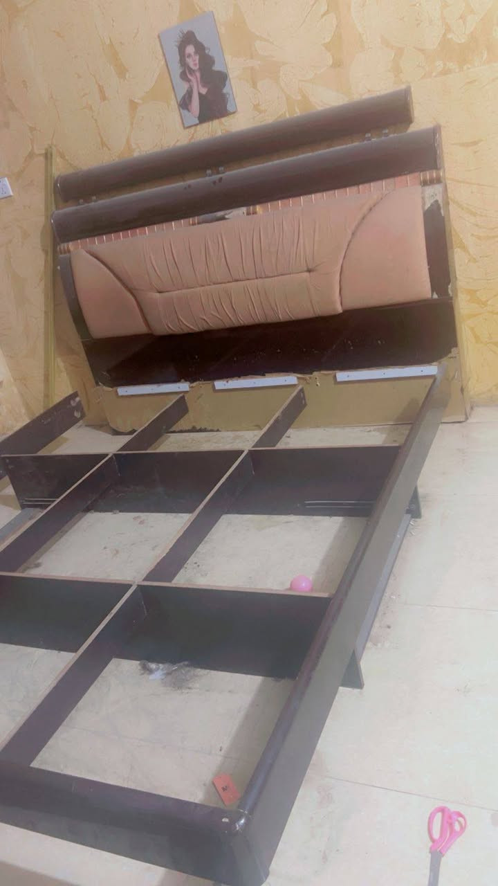 غرفة نوم ماليزيا سعرهه ١٥٠ وبيهه مجال


**إذا كنت صاحب هذا الإعلان وتريد حذفه لأي سبب، رجاءا أرسل رسالة إلى الدعم الفني**