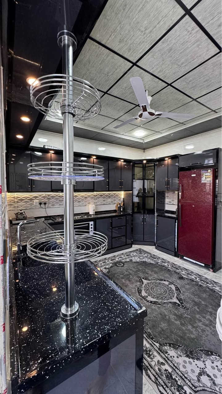 ***********.            
مطبخ المنيوم مواد تركي ثقيل جكامج البواب هدروليك مقاطع محشه بخشب مع ضمان حقيقي اي شي ما يعجبك فلوسك مرجوعه و ترميم مطبخ علينا موصل, نينوى
