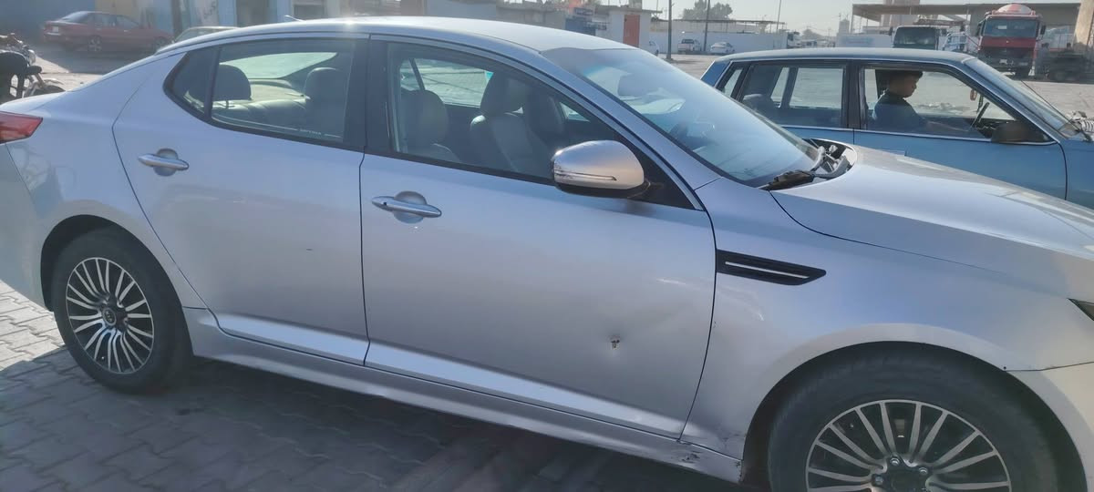 أوبتما 2015 فول عدا الفتحة وارد أمريكي قطعتين جاملغ الايسر مصبوغ والبنيد مبلد نفس الون سيارة جاهزة من كلشي وعليها كل شي حدادية خلفي ولا أمامي يمين رقم ذي قار بأسمي واسم مكان السياره كوت ***********
