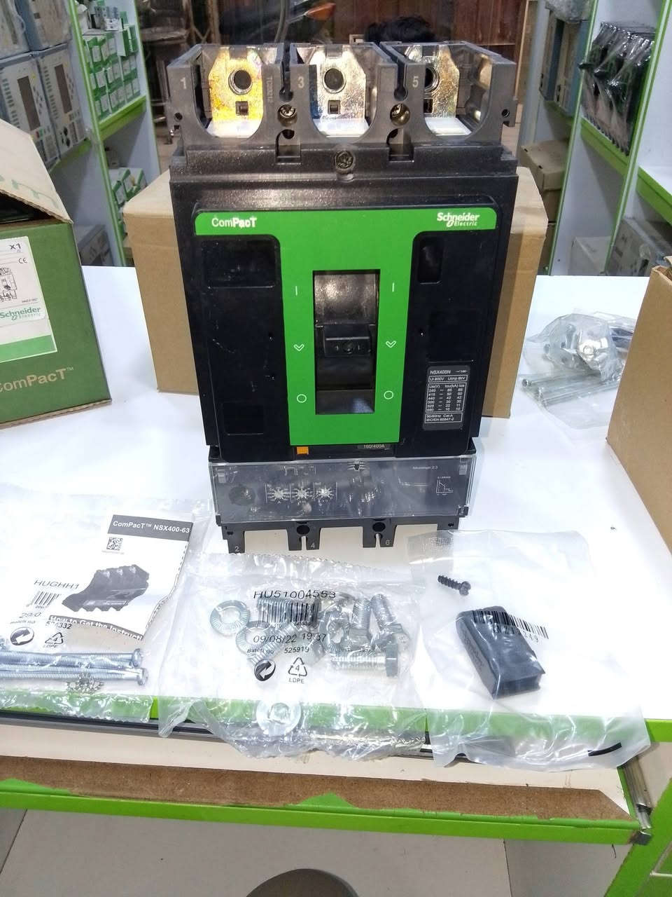 السلام عليكم
للاستفسار واتساب: -- ***********📞☎️🚦
وجبه جديده  من شركه شنايدر الكتريك ❤️ نضافه 100/100 ضمان 5 اشهر 😬😵

قاطع شنايدر 630 ثلاثي 
قاطع شنايدر 400 ثلاثي 
قاطع شنايدر 250 ثلاثي 
قاطع شنايدر 160 ثلاثي 
قاطع شنايدر 100 ثلاثي 
قاطع شنايدر 630 رباعي 
قاطع شنايدر 400 رباعي 
قاطع شنايدر 250 رباعي 
قاطع شنايدر 160رباعي
قاطع شنايدر 100 رباعي 

كذالك لدينا القواطع الشحن  NW /NT .  من 1600 أنبير الى 4000.أنبير عربه وفگس

الاسعار خياليه مفرد بسعر الجمله 🤒😪
كوندكتر  شنايدر رمز 630 
كوندكتر شنايدر رمز 500
كونتكتر شنايدر رمز 400
كونتكتر شنايدر رمز 330
كونتكتر شنايدر رمز 225 
كونتكتر شنايدر رمز 180
كونتكتر شنايدر رمز 150 
كونتكتر شنايدر رمز 95
كونتكتر شنايدر رمز 65
كونتكتر شنايدر رمز 50
 كونتكتر شنايدر اناره 
 جوزات مفرد من 10 الى 63 أنبير 
ثنائي من 10 إلى 63 امبير 
منجر ثلاثي من 10 إلى. 63 امبير 
منجر رباعي من 10 إلى 63 امبير 
جوزات ايرث لكج جميع الأحجام 

للاستفسار واتساب :-  ***********
نماذج القطع  😋🤤👇

ملاحضه توصيل لجميع المحافظات العراق (5) 🤒 🚚 🚕

يتوفر لدينا تجهيز جميع انواع البوردات والاسعار مدللكم 😁❤️‍🩹
