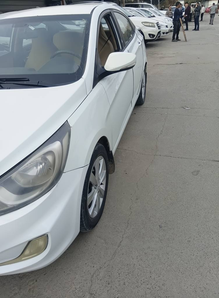 سلام عليكم هونداي اكسنت موديل 2012جواربارجه ى هه يه جاملخي بشته وة له كه ل سي بيشى. رقمى خوم.*********** أربيل, العراق
