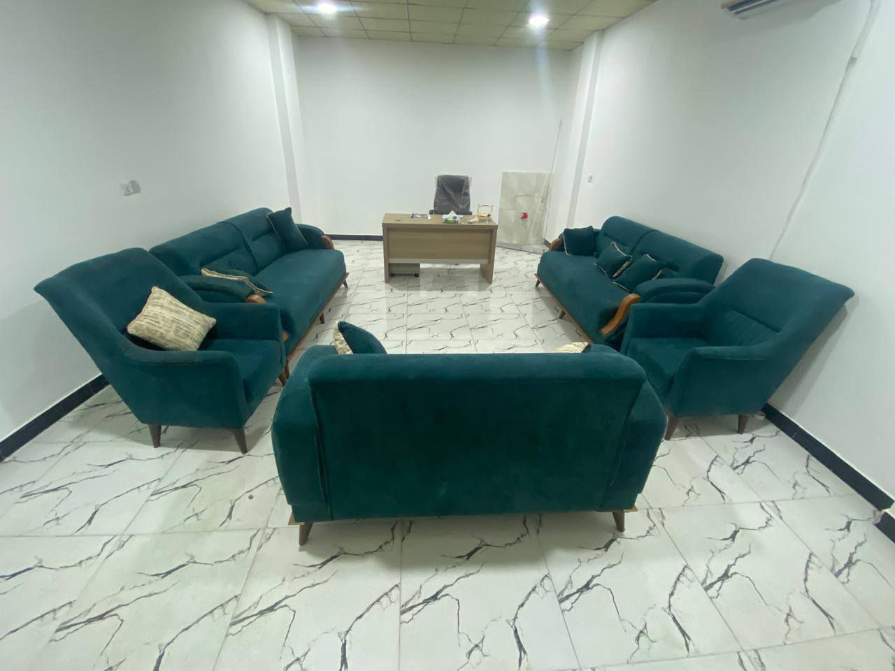 قنفات مستعمل قليل نظيف جدا مع مكتب وكرسي مكتب جديد السعر  مليون  و٧٠٠ الف فقط القنفات
الرقم ***********
