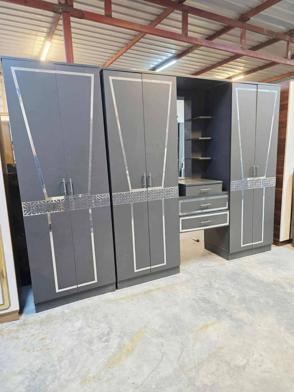 غرفة نوم مستعملة🇹🇷
موديل حديث 
اصدار /26
 نضافة95 ٪💯
عدد القطع / 6 
نضام / أبواب 💢 
ميز تواليت داخلي 
سعرها / 650 💸
شد ونقل داخل بغداد مجاني🚛
يوجود توصيل محافضات 🚛


**إذا كنت صاحب هذا الإعلان وتريد حذفه لأي سبب، رجاءا أرسل رسالة إلى الدعم الفني**