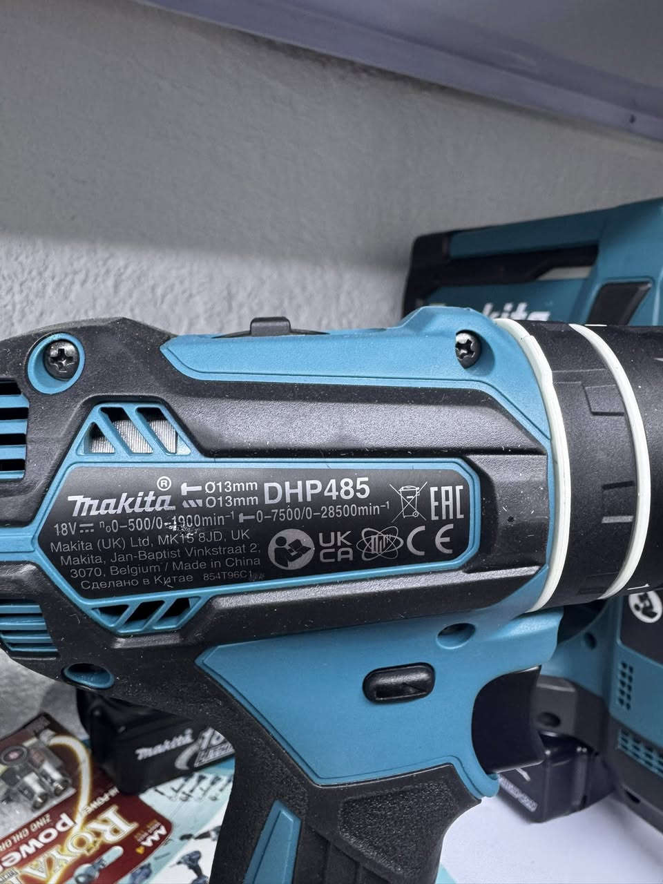 سلام عليكم اخوان
عيد فطر مبارك وكل عام وأنتم بألف خير 
كت ماكيتا Makita اصلي جديد كامل بطاريات 5 امبير وشاحنه
توصيل متوفر الشراي ايراسلني خاص او واتساب 
*********** 📞واتساب
