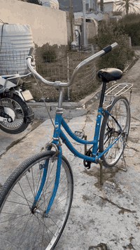 سلام عليكم بايسكل للبيع الحجم 26 بكاني شهربان العزي سعر 50  وبي مجال قليل رقم *********** وتساب وشريكه
