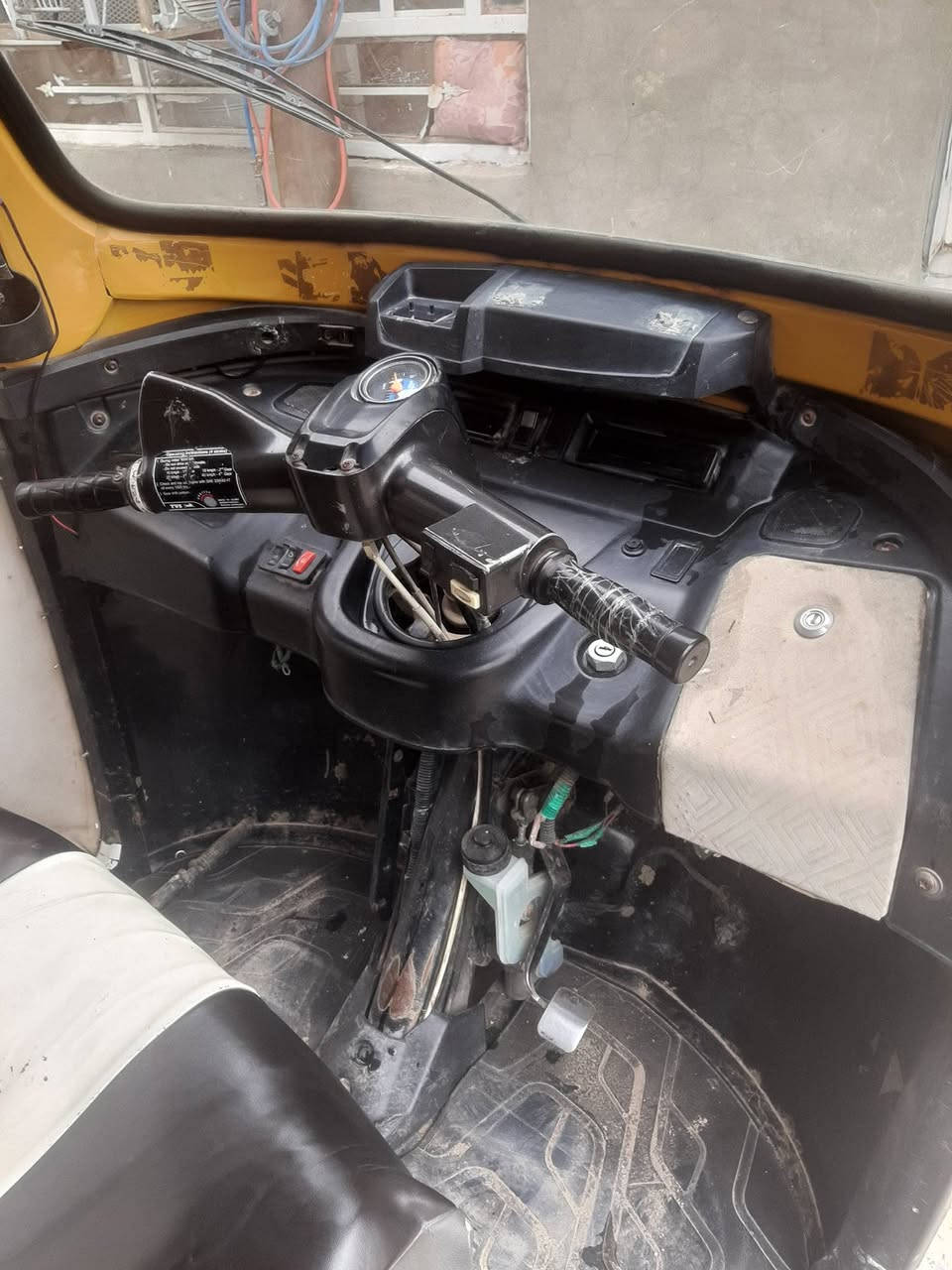 السلام عليكم تكتك للبيع جاهزه كبل للشارع موديل ١٨ أوراق  سعرهه ٣٢٥٠ او بيهه مجال حك الجيه مكان ديالى الخالص ***********
