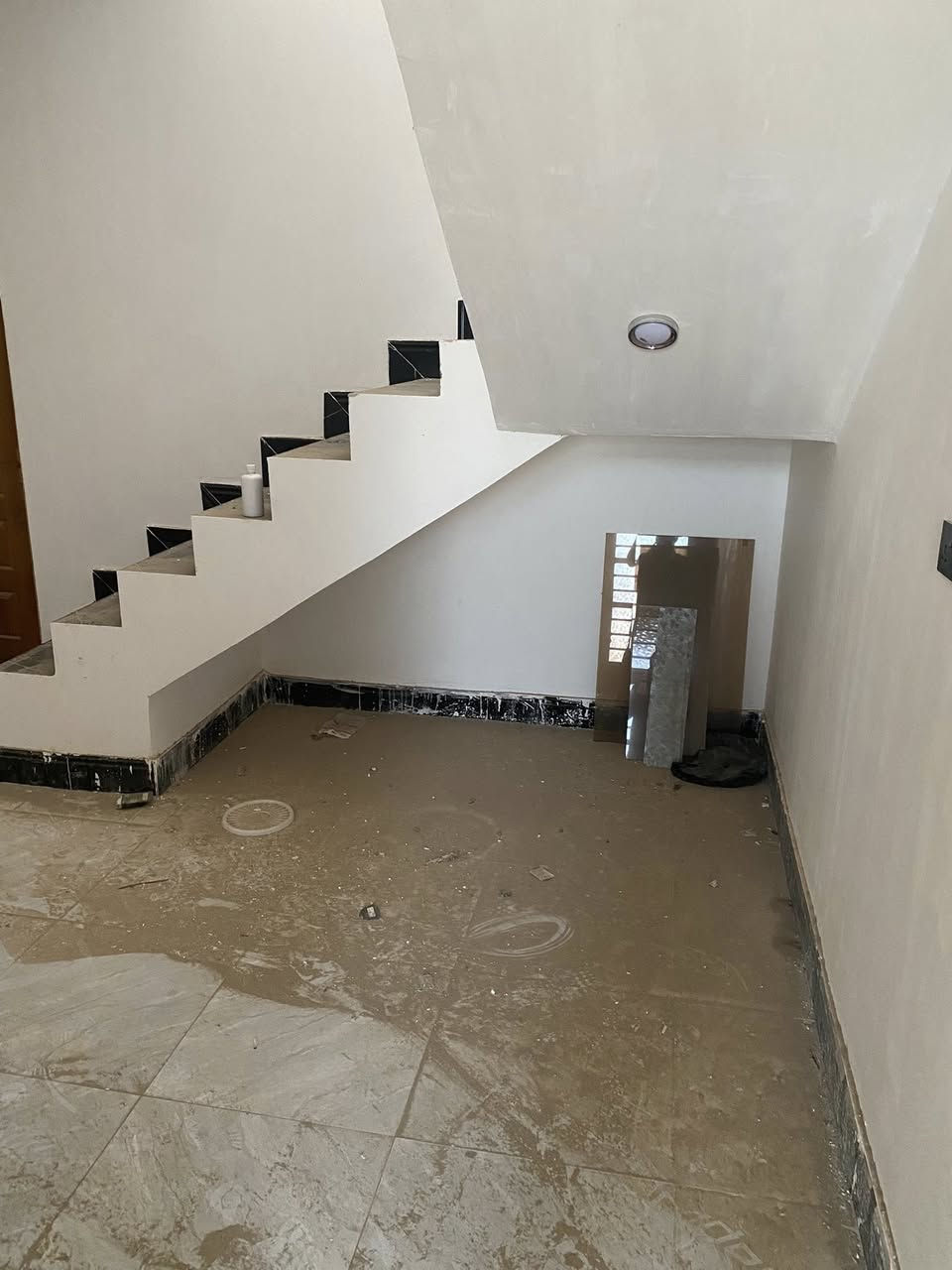 🏛 يعلن مكتب صباح الزاملي للعقار 🏛

للبيع مشتمل في واسط الخاجيه عميشه

🎀طابقين الطابق الاول غرفة وهول ومطبخ وستقبال صحيات داخليه وخارجيه  الطابق الثاني غرفه وهول وستاره وبيتونه

♦️مساحة 100م
♦️واجه 5 م
♦️النزال 20م 
♦️موقع مميز خلف شارع 40 م عل شارع 15 ♦️وساحه خضراء الدار قيد الانشاء بنباع نقد مبادره
♦️السعر 120وقابل للتفاوض 

------------------------
#لـــمـــزيـــد مـــن الــــعـــروض يـــرجـــى الاعـــجـــاب بالـــصـــفـــحـــة لـــيـــصـــلـــك كـــل جـــديـــد&
======================
#لـــمـــن يـــرغـــب فـــي عـــرض عـــقـــاره لـــلـــبـــيـــع فــي الـــبــيــج يـــرجـــى الــتــواصــل مــعــنــا ع الــخــاص 

#عنوان
#المـــكـــتـــب
الطشاش قرب جامع الإمام الحسن العسكري
🏛 مكتب صباح الزاملي للعقار 🏛
------------------------------------------
لـــلاســــتـــفـــســـار الاتـــصـــال عـــلـــى :
📱📱📲📲
***********
