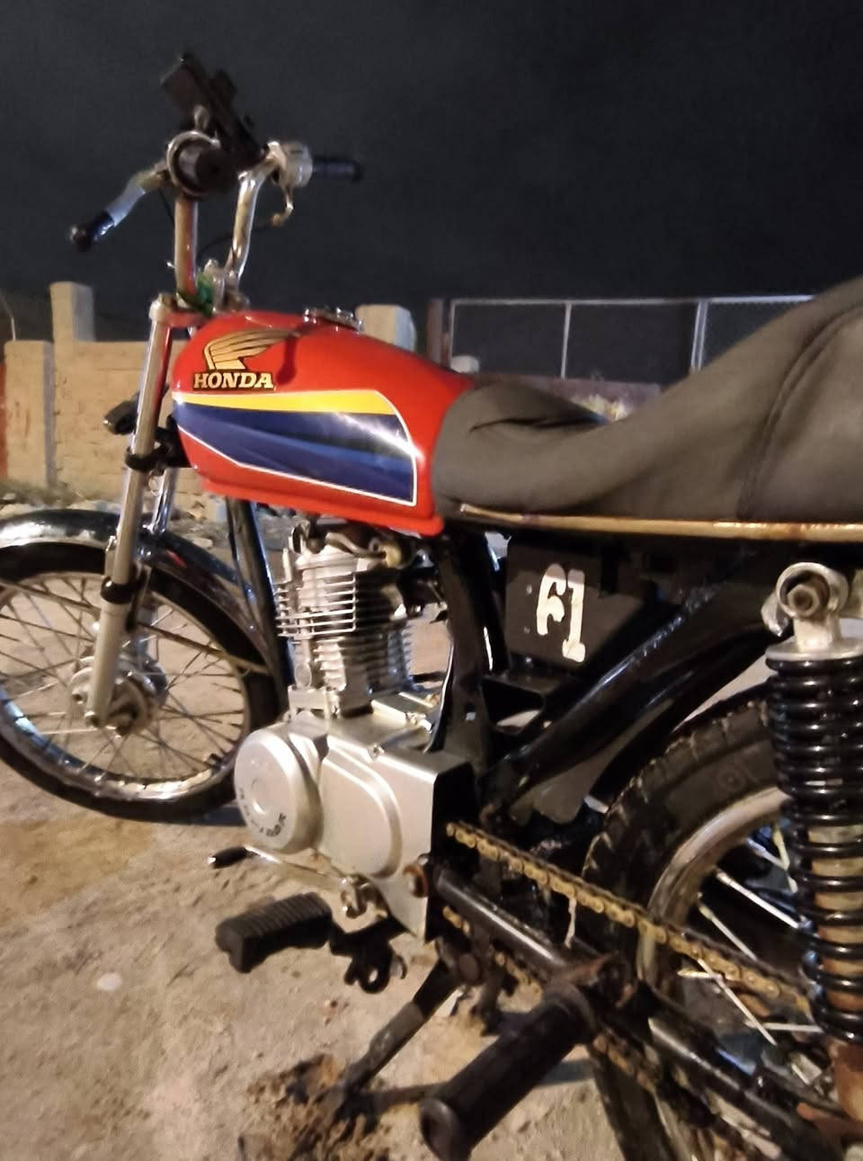 السلام عليكم دراجه ايراني اداوات مكفوله رايده ب٥٥٠ وبيها مجال 
رقمي ***********
