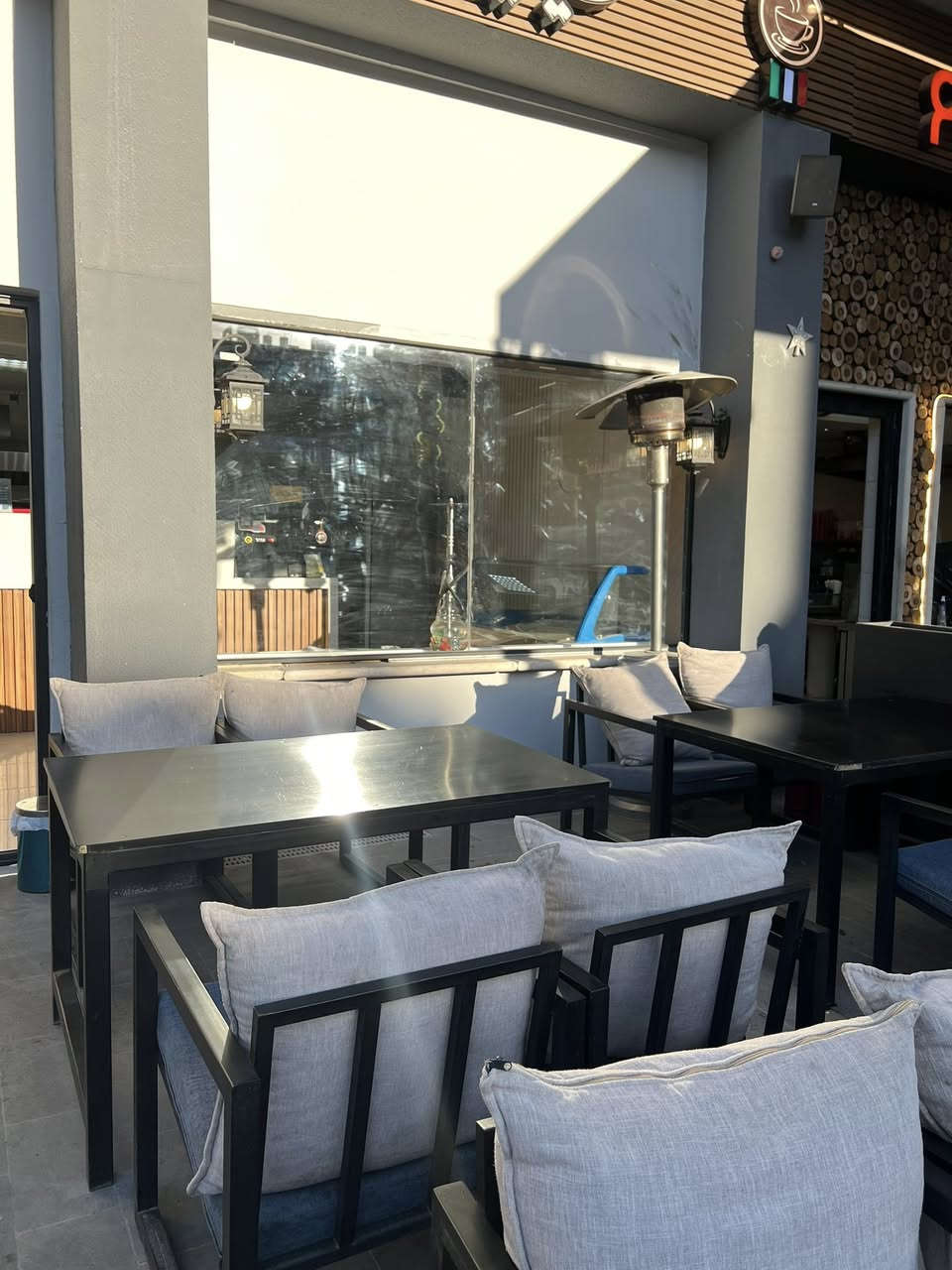 السلام عليكم طاولات مطعم للبيع مستخدمه اشهر قليله سويتهم تصميم وليس جاهز الطاوله الوحده هيه وكراسيها 4 السعر ٣٥٠ وبيها مجال


**إذا كنت صاحب هذا الإعلان وتريد حذفه لأي سبب، رجاءا أرسل رسالة إلى الدعم الفني**