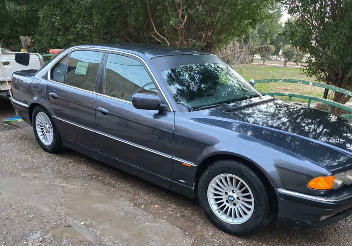 خفاش موديل 96 محدث بجم 2000
730 اصل بغداد مشروع وطني رقم مميز 
مصبوغه عام جماليه 
كير مكينه كفاله 
السياره جاهزه وخير من الله 
السعر 80 وبيها مجال 
العنوان واسط مركز مدينه 
غير متواجد ع الفيس 
***********
اتصال + واتساب
