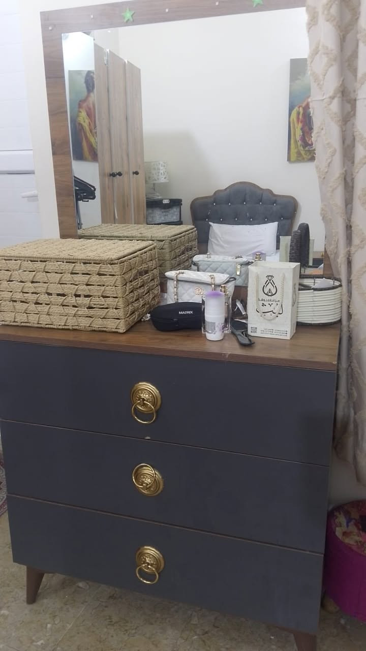 غرفه نوم شبابيه تحتوي على جرابي اثنين وميز تواليت وكنتور اربع بوب وميز بنص قريولات مكاني حي الجهاد. السعر ب٥٥٠


**إذا كنت صاحب هذا الإعلان وتريد حذفه لأي سبب، رجاءا أرسل رسالة إلى الدعم الفني**