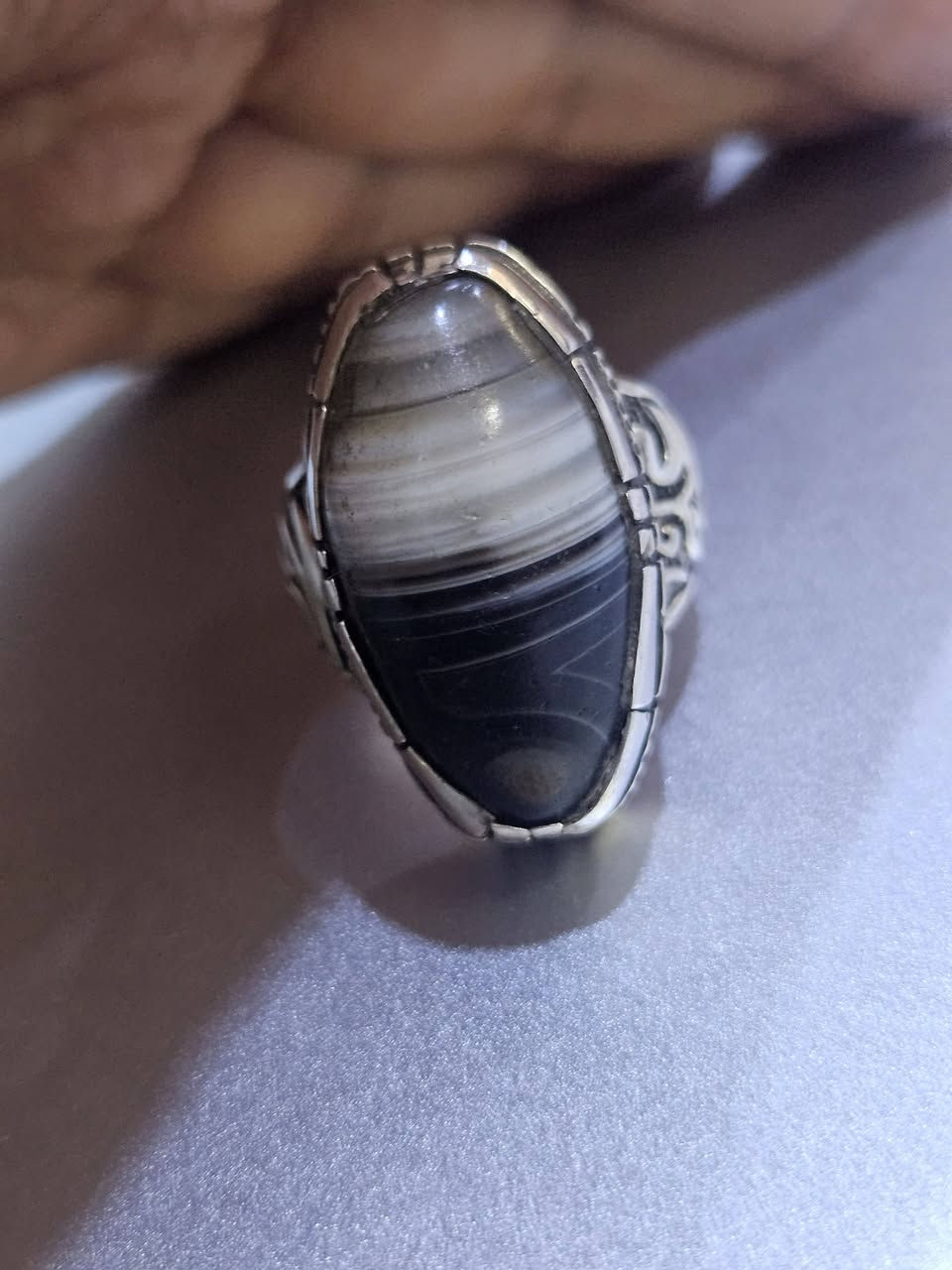 محبس جزع قديم للبيع أو المراوس بمحبس زمر او ياقوت 

للاستفسار ***********
