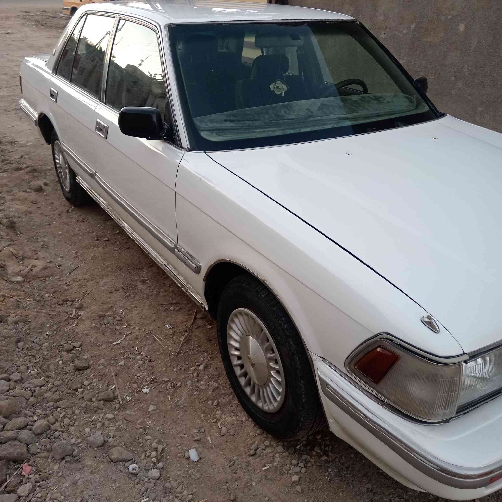 السلام عليكم سيدان للبيع موديل 1990 يسرى بلاد مكفوله من الضربه صبغ جماليه مكينه ونجي خيره من الله السيارة جاهزه من حداديه وتاير وباتري رقم بغداد السنويه لغاية 27 السعر 55 وبيه مجال ***********
