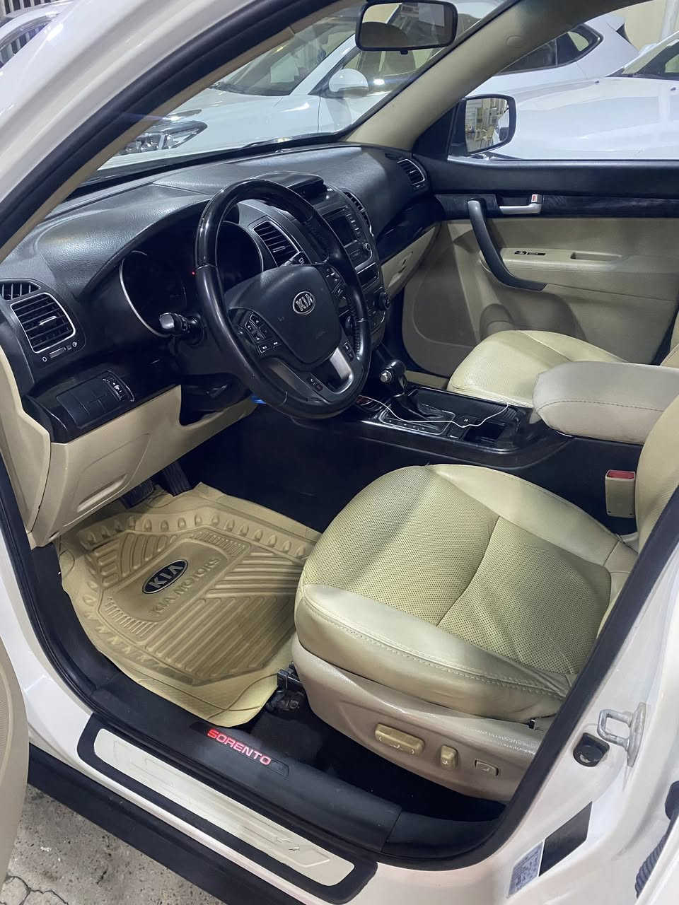 السلام عليكم
سورنتو 2014 ماشية 144 
مقفولة من كلشي مكينة وكير مقفول بدون صبغ وبدون اي ضرر بعقوبة ***********
