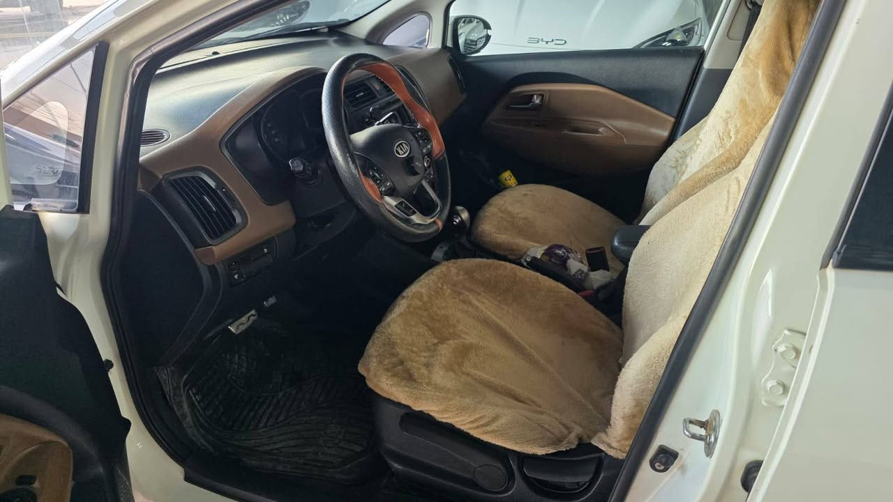 کیا ڕیۆ    Kia Rio 2012
مواصفات دەبڵ ئێرباگ.ABS.حساس.
تەنیا ٣ پارچەی بۆیاغە. بێ ژوورێ.
سعر 76 ورقة  موبایل: *********** أربيل, العراق
